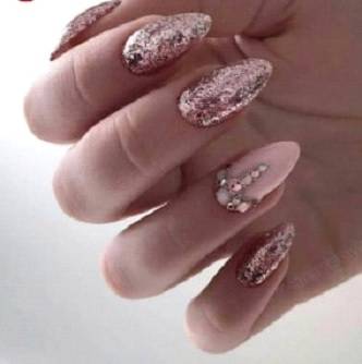 Glittered nail with rhinestone