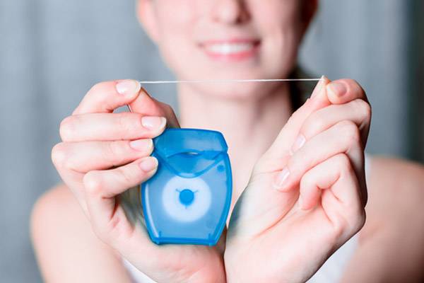 taut floss to remove nail paint