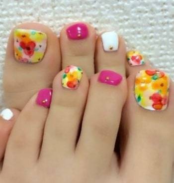 toe nail flower design